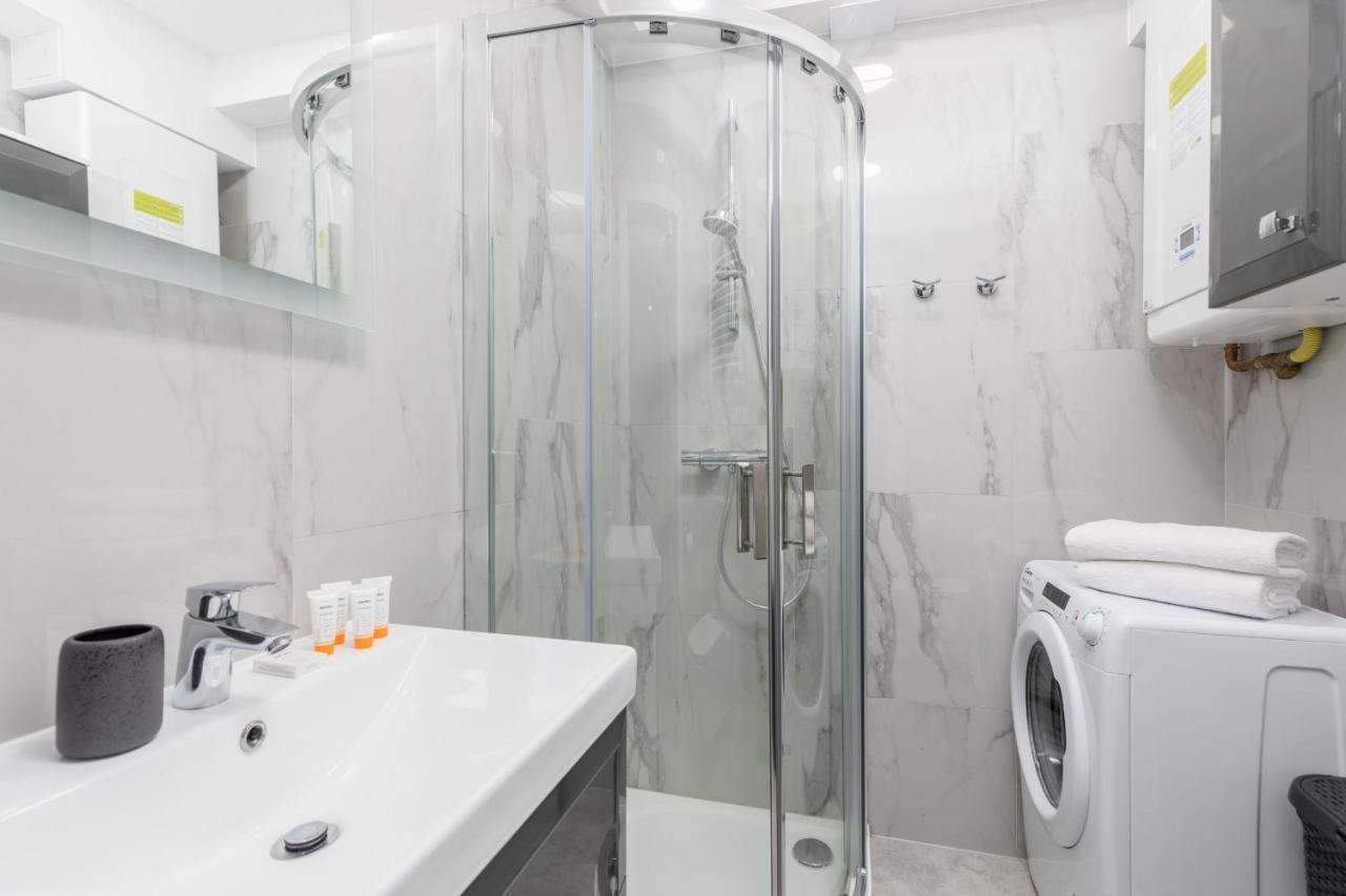 Two-bedroom By Renters Apartment *