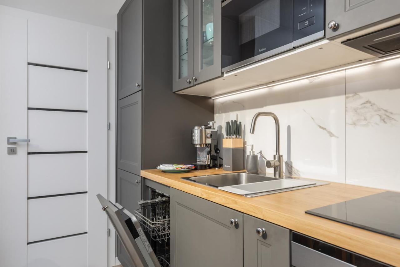 Two-bedroom By Renters Apartment *
